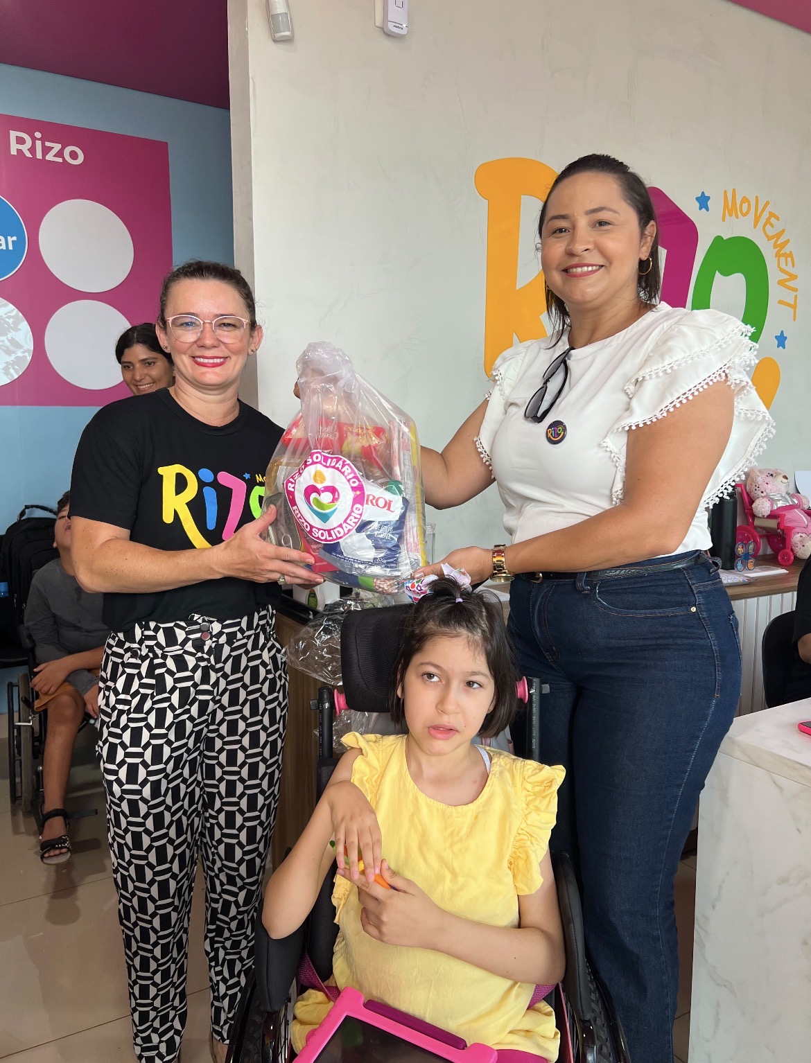 Entrega das cestas básicas ao Rizo Movement